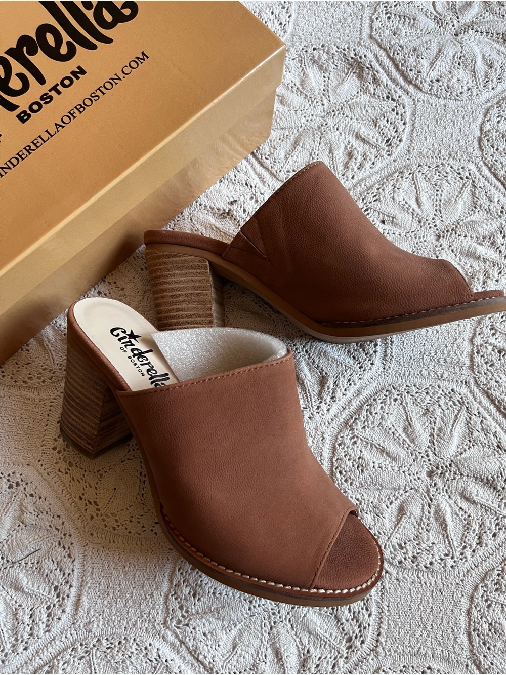 Cinderella of Boston leather block heel open toe sandals brown 5 petite